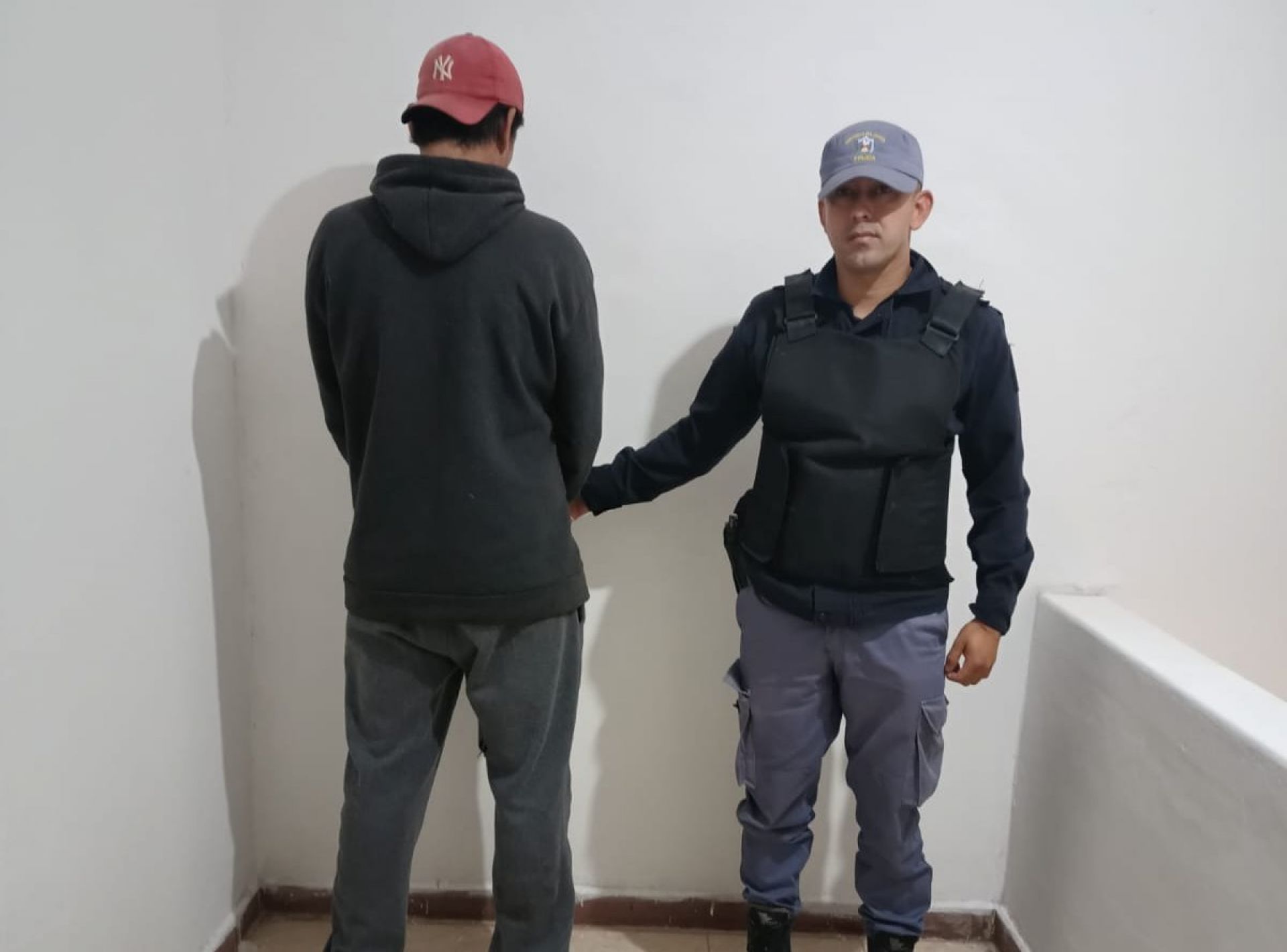 Barranqueras: detuvieron a un hombre por ingresar de manera violenta a la casa de una mujer y tomarla por el cuello