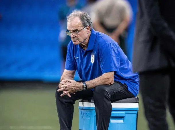 Filtran escándalo entre Marcelo Bielsa y un jugador de la Selección de Uruguay: «Lo puso de alcanzapelotas»