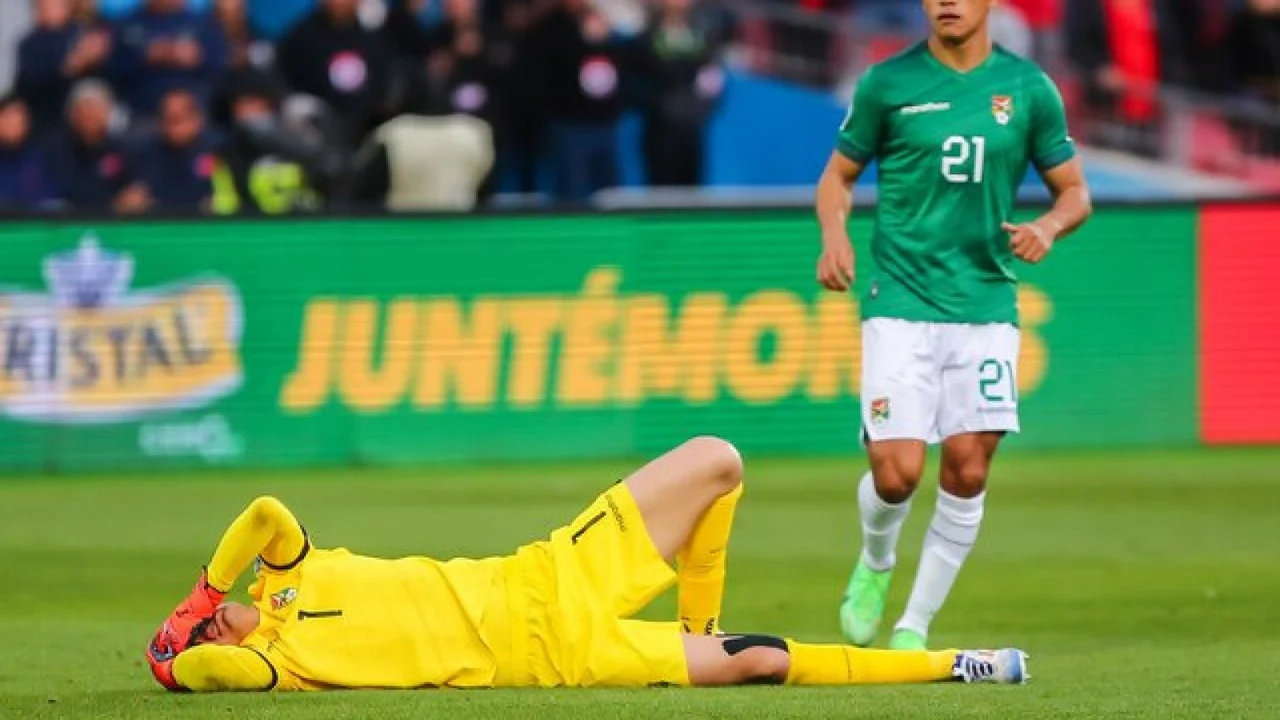 Lampe aseguró «entender la postura» de Vargas por el gol de Chile a Bolivia y apuntó contra sus compañeros