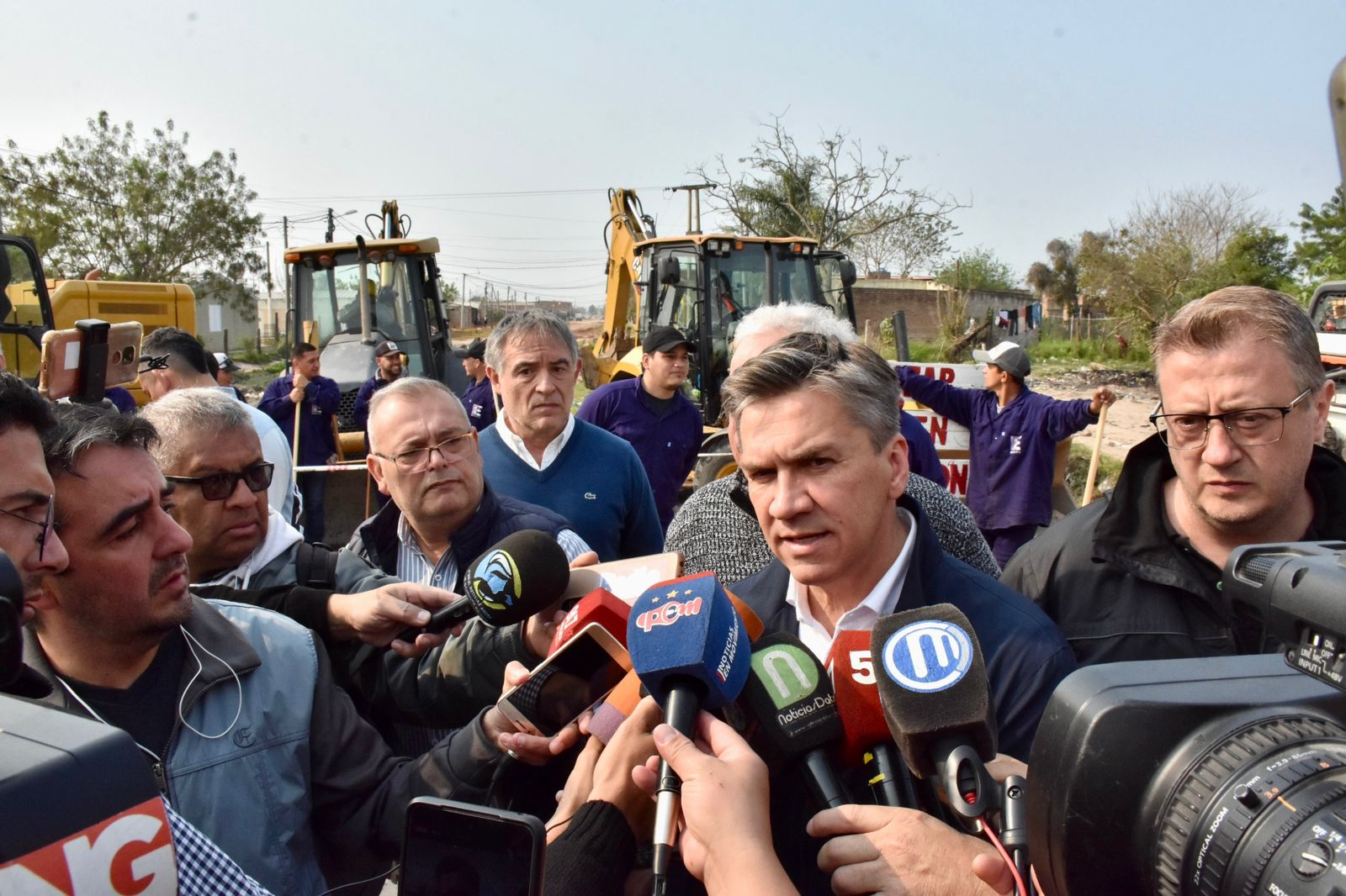 Se reactivó la obra de pavimentación de la Avenida Edison: “trabajamos para que los vecinos tengan posibilidades de desarrollo”, dijo el Gobernador