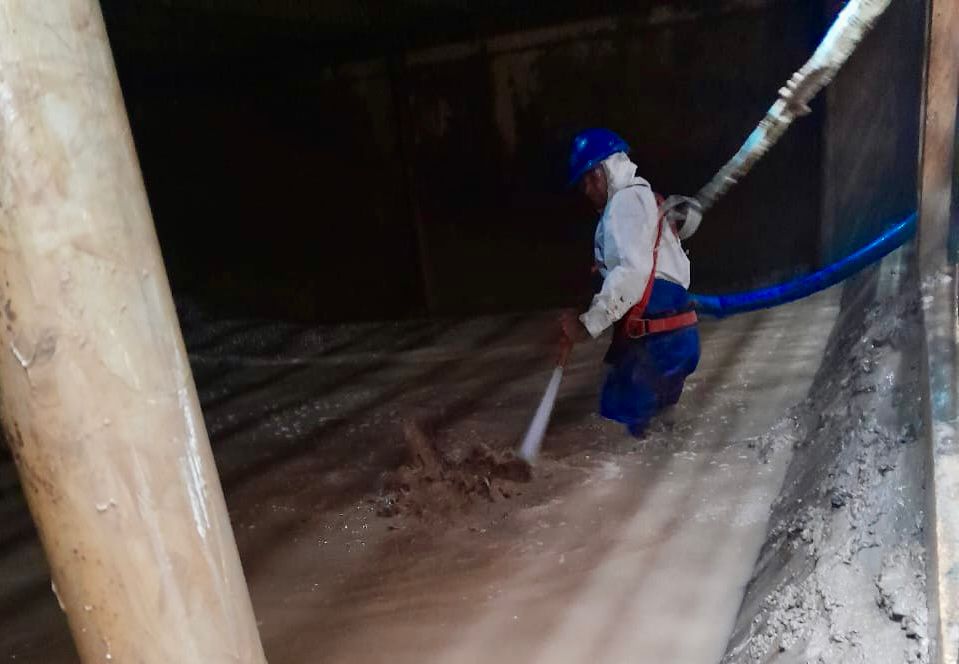Barranqueras: SAMEEP realiza limpieza de decantadores para mejorar la producción de agua potable