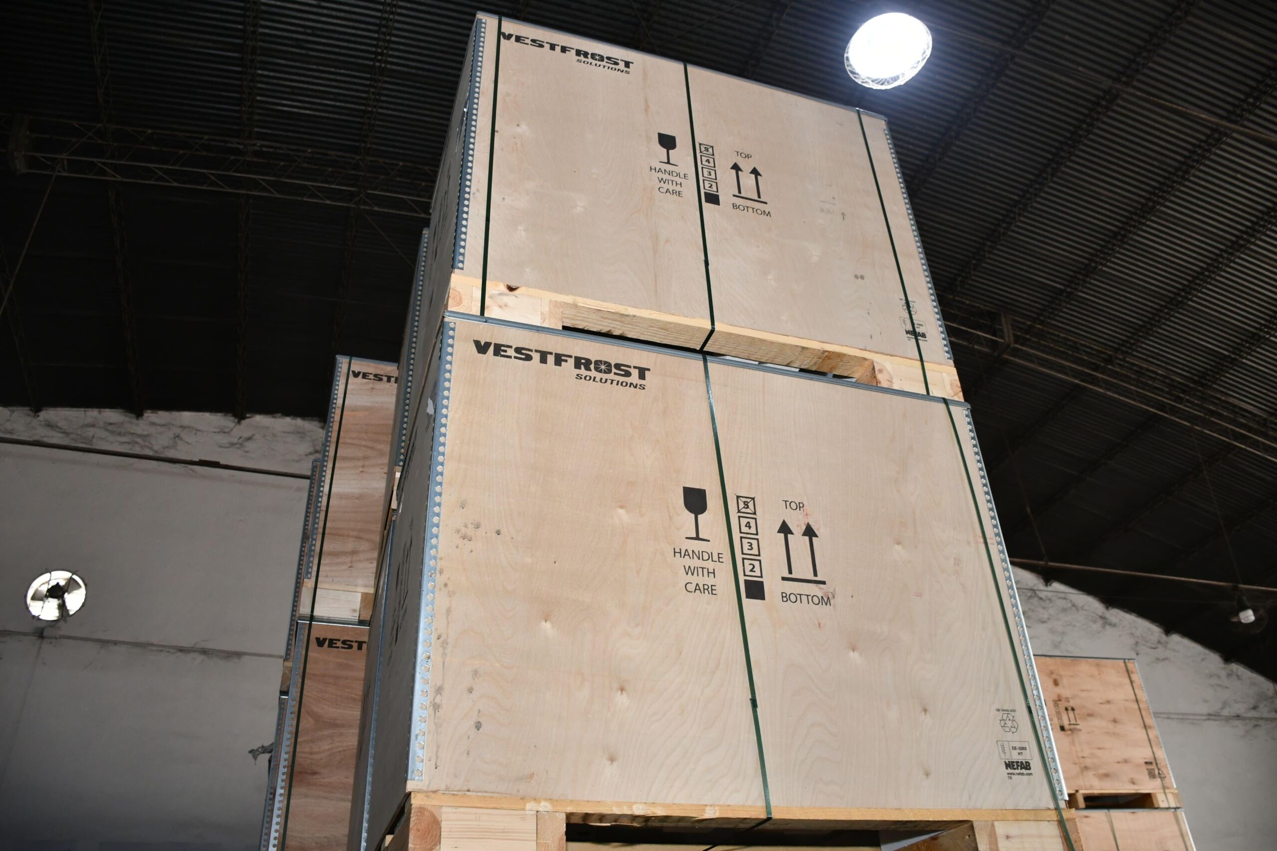 Salud: llegaron a Chaco más de 60 freezer para el almacenamiento de vacunas