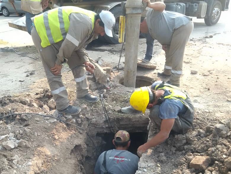 Sáenz Peña: SAMEEP ejecuta acciones para concretar la reinserción definitiva de los caños de la red cloacal