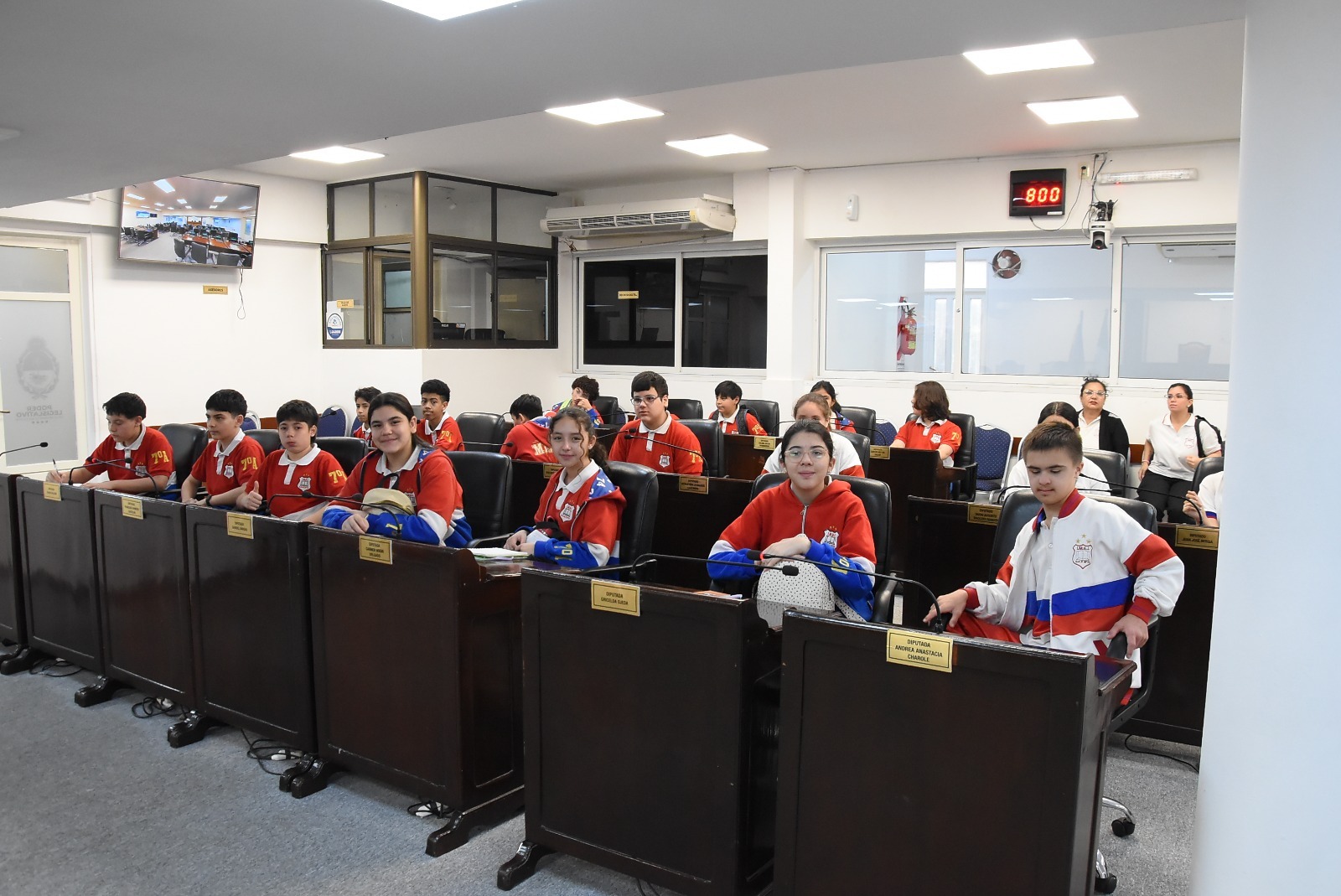 El Poder Legislativo y la Escuela: estudiantes de toda la provincia continúan visitando la Casa de la Democracia