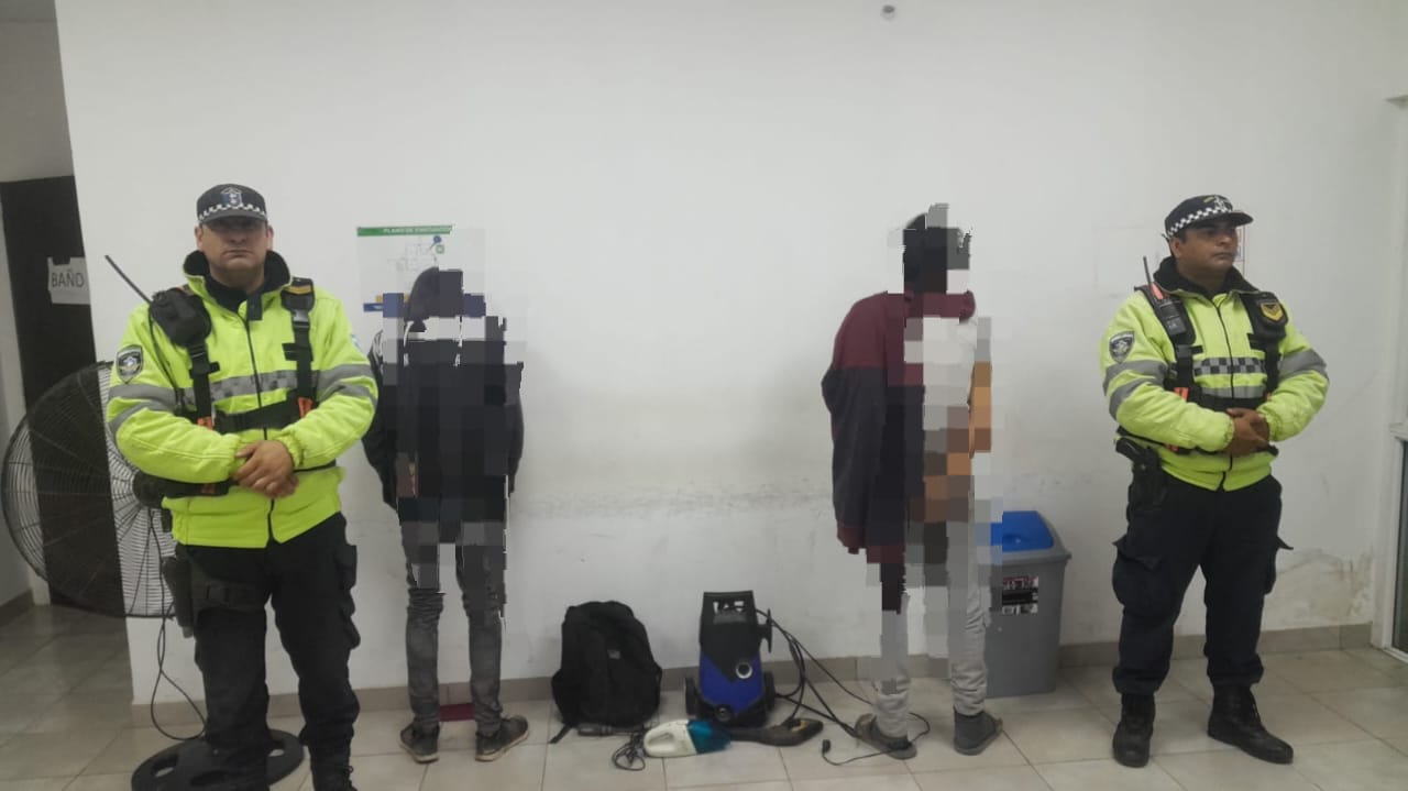 Noche movida para los agentes: recuperaron una moto robada y secuestraron elementos de dudosa procedencia en Resistencia 