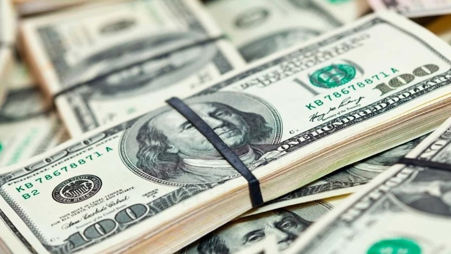 El blanqueo superó todos los pronósticos y los depósitos en dólares tocaron un récord