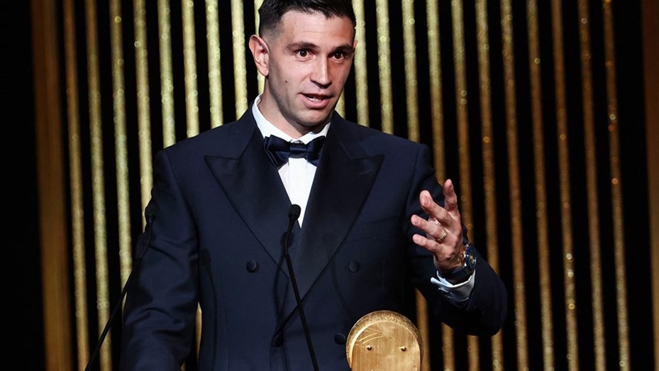 Dibu Martínez se quedó con el Trofeo Yashin por segundo año consecutivo