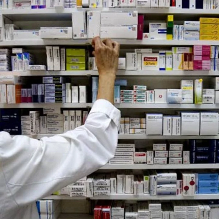 Aumentos que superan el 480% en la industria farmacéutica, ¿cómo impacta en los jubilados y los más jóvenes?