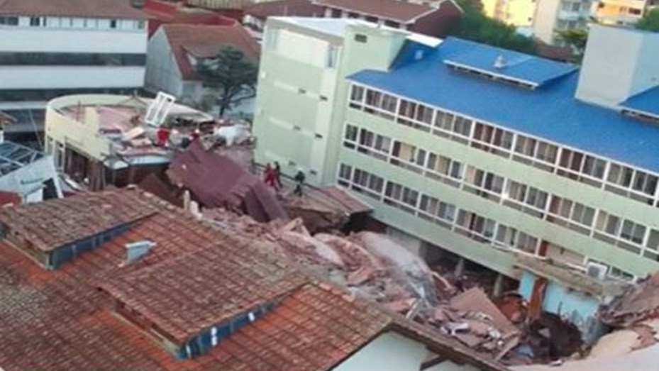 «Me llamó la atención una abertura y la cantidad de obreros», expresó una vecina del hotel derrumbado en Villa Gesell