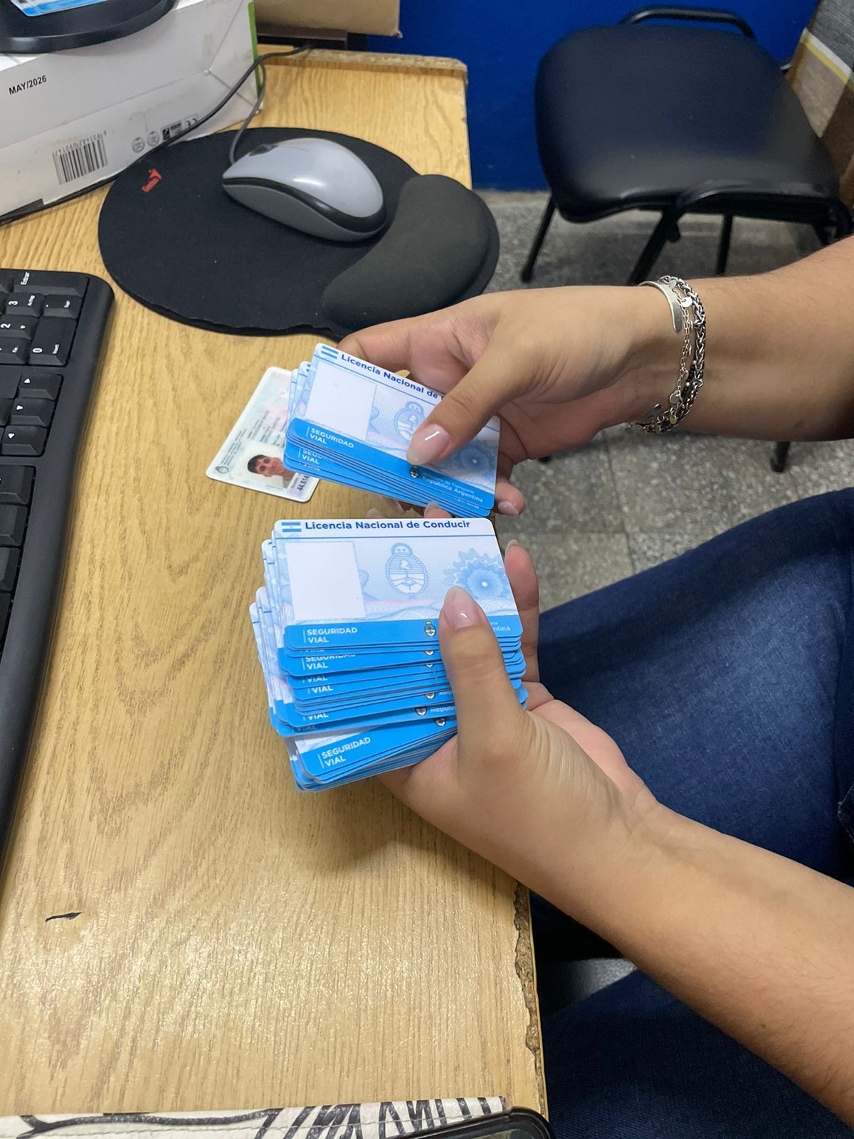 Se regulariza la entrega de plásticos de licencia de conducir