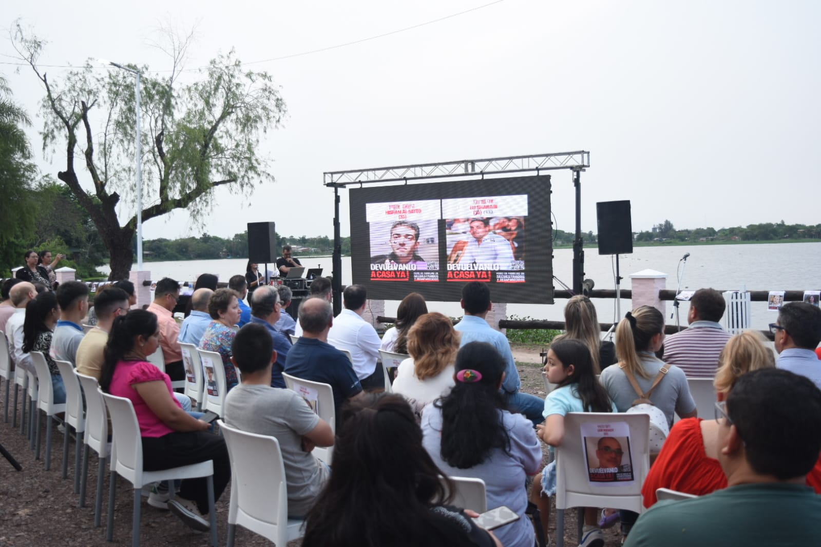 Barranqueras: junto a la Comunidad Israelita Magda Ayala descubrió la primera placa visualizando el pedido de la devolución de los secuestrados