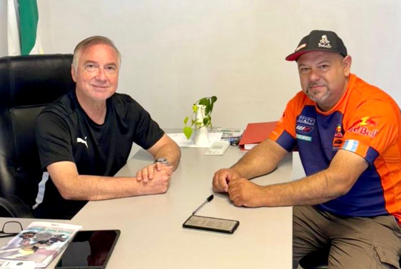 Salom recibió hoy al piloto chaqueño Carlos Verza