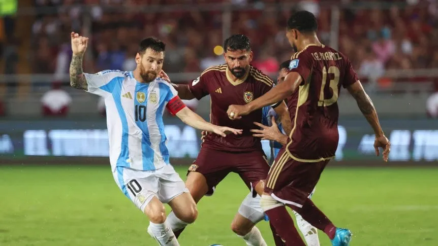 Lionel Messi, fastidioso por la cancha: «No pudimos dar dos pases seguidos»