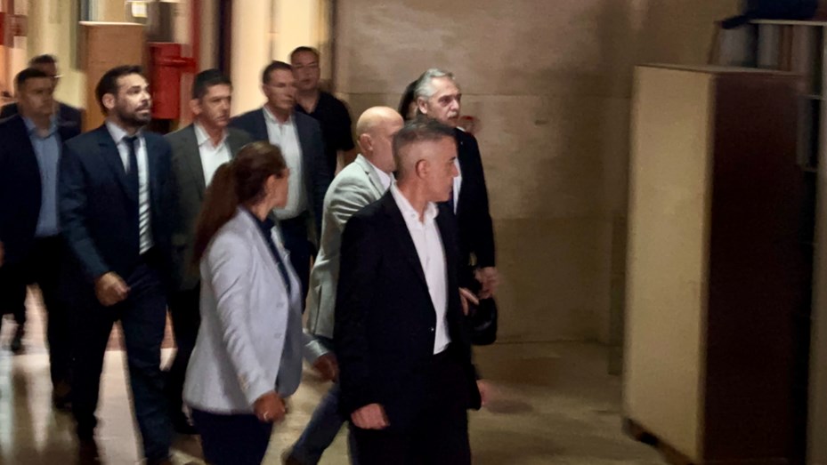 Irregularidades en la contratación de seguros: declara Alberto Fernández