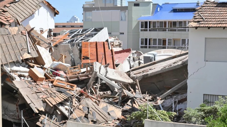 Derrumbe en Gesell: los bomberos «no pierden la esperanza de encontrar con vida» a Dana