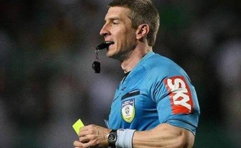 Lionel Messi, enojado con el arbitraje del brasileño Anderson Daronco