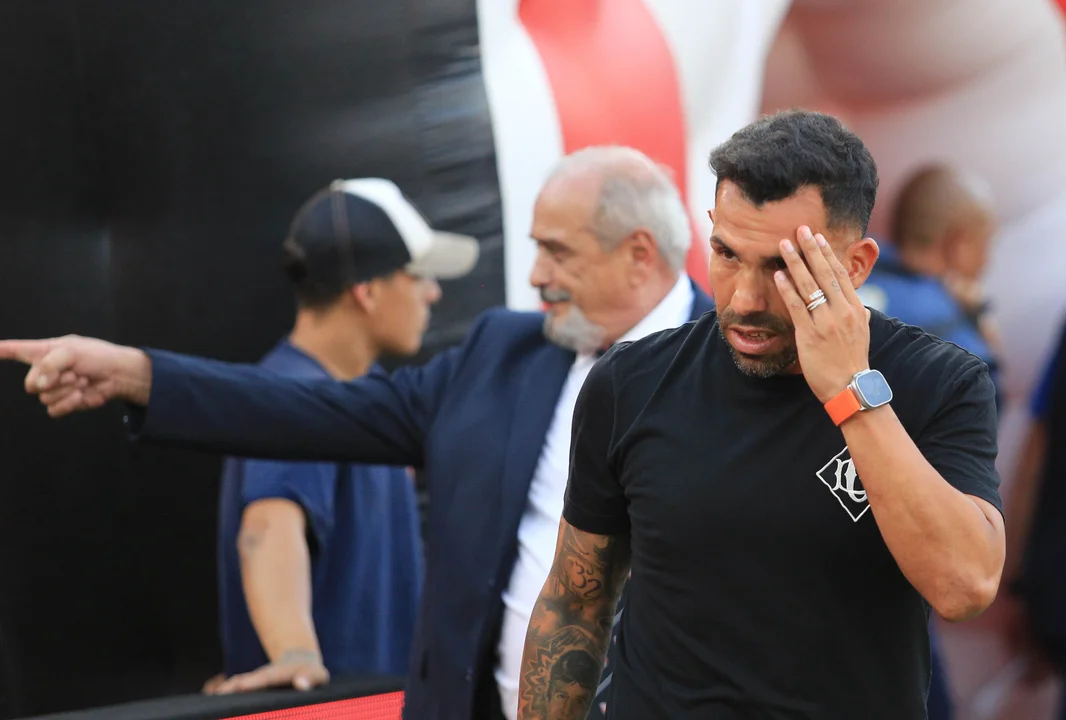 Un equipo de la Liga Profesional de Fútbol piensa en Carlos Tevez como su nuevo DT