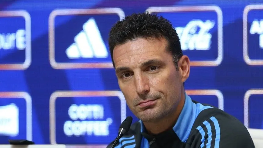Scaloni respondió si sería técnico de Boca y reveló: «Mis hijos son de River»