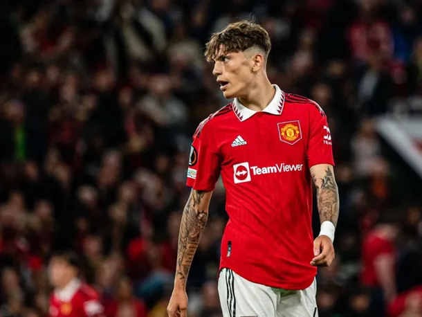 El enojo de Alejandro Garnacho con un hincha del Manchester United: «¿Por qué no jugás vos?»