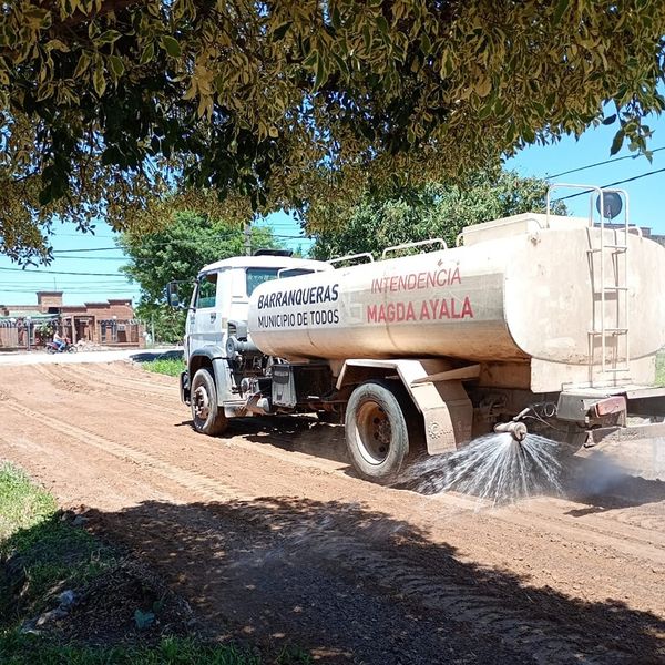 La Municipalidad de Barranqueras realiza trabajos de mantenimientos de calles