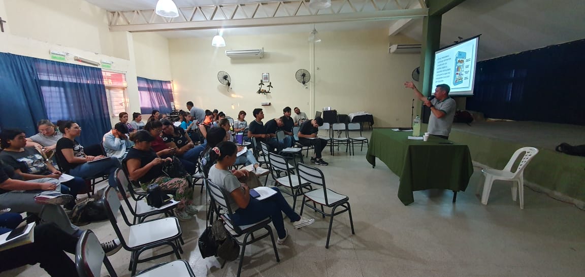 Charlas de manipulación correcta de alimentos en el Colegio UEGP N° 65