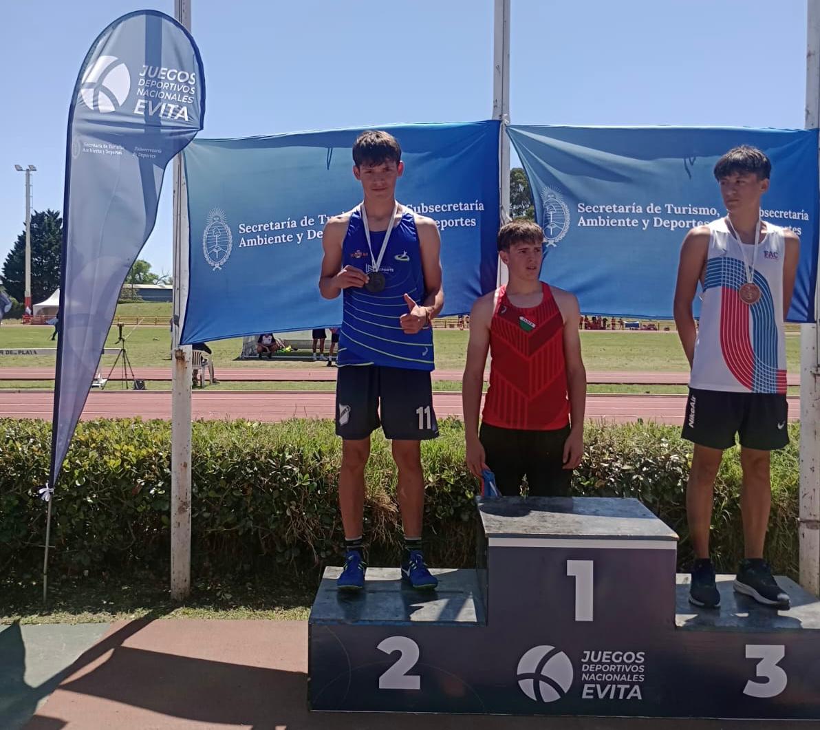 La primera medalla para el Chaco llegó del atletismo convencional