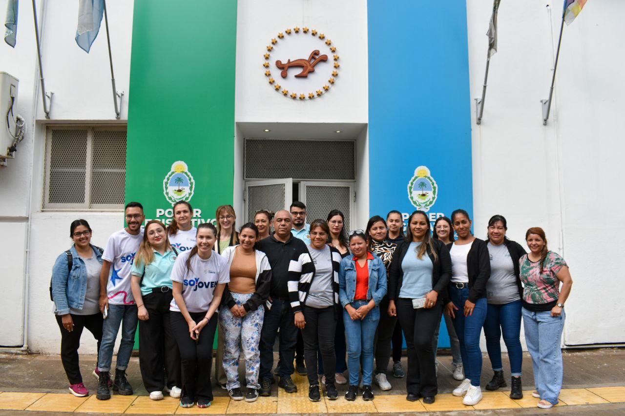 Estudiantes secundarios de Resistencia y Barranqueras se formaron en la Legislatura sobre la función de los diputados y las leyes