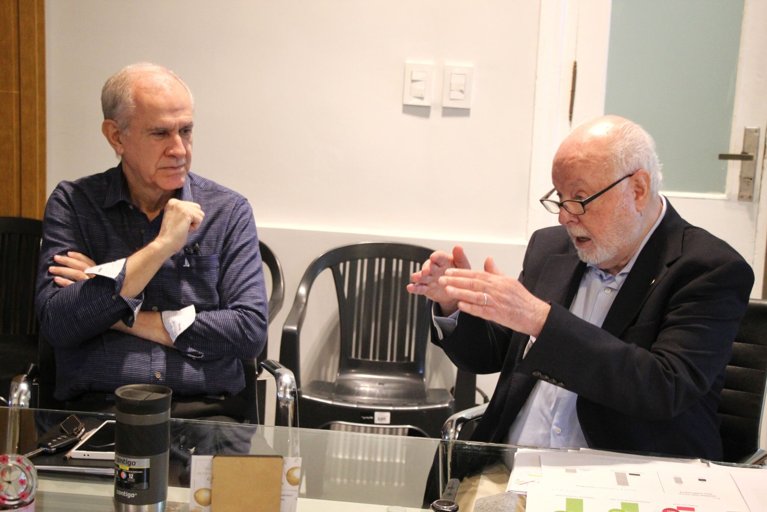 La Fundación Navarro viola le presentó los resultados de un estudio sobre adultos mayores al intendente Roy Nikisch