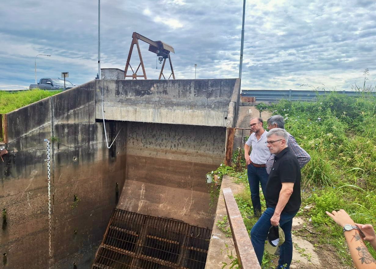 Defensas del Área Metropolitana Gran Resistencia (AMGR): continúan las tareas del Gobierno Provincial para poner a punto obras de control del Río Negro, terraplenes y canales