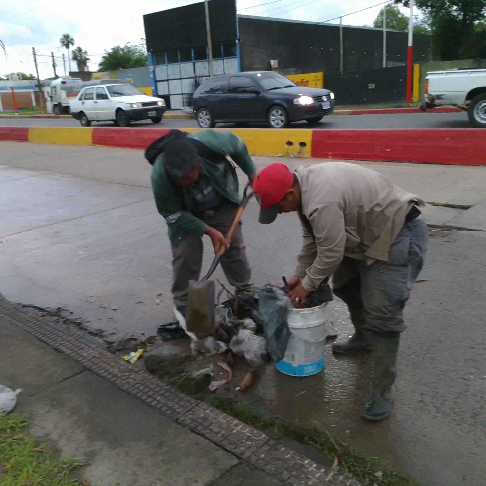La Municipalidad de Resistencia intensificó los trabajos en diferentes puntos de la ciudad para garantizar el escurrimiento del agua 