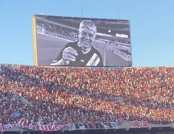 La emoción de Marcelo Gallardo por el minuto de silencio por su papá en el Monumental