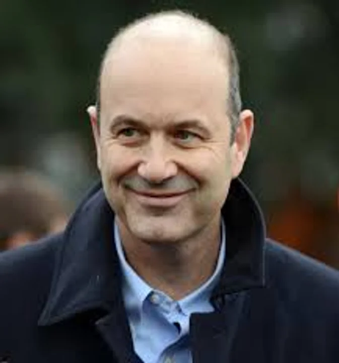 Sturzenegger anticipó que las empresas públicas deberán tomar examen previo a la contratación de su personal