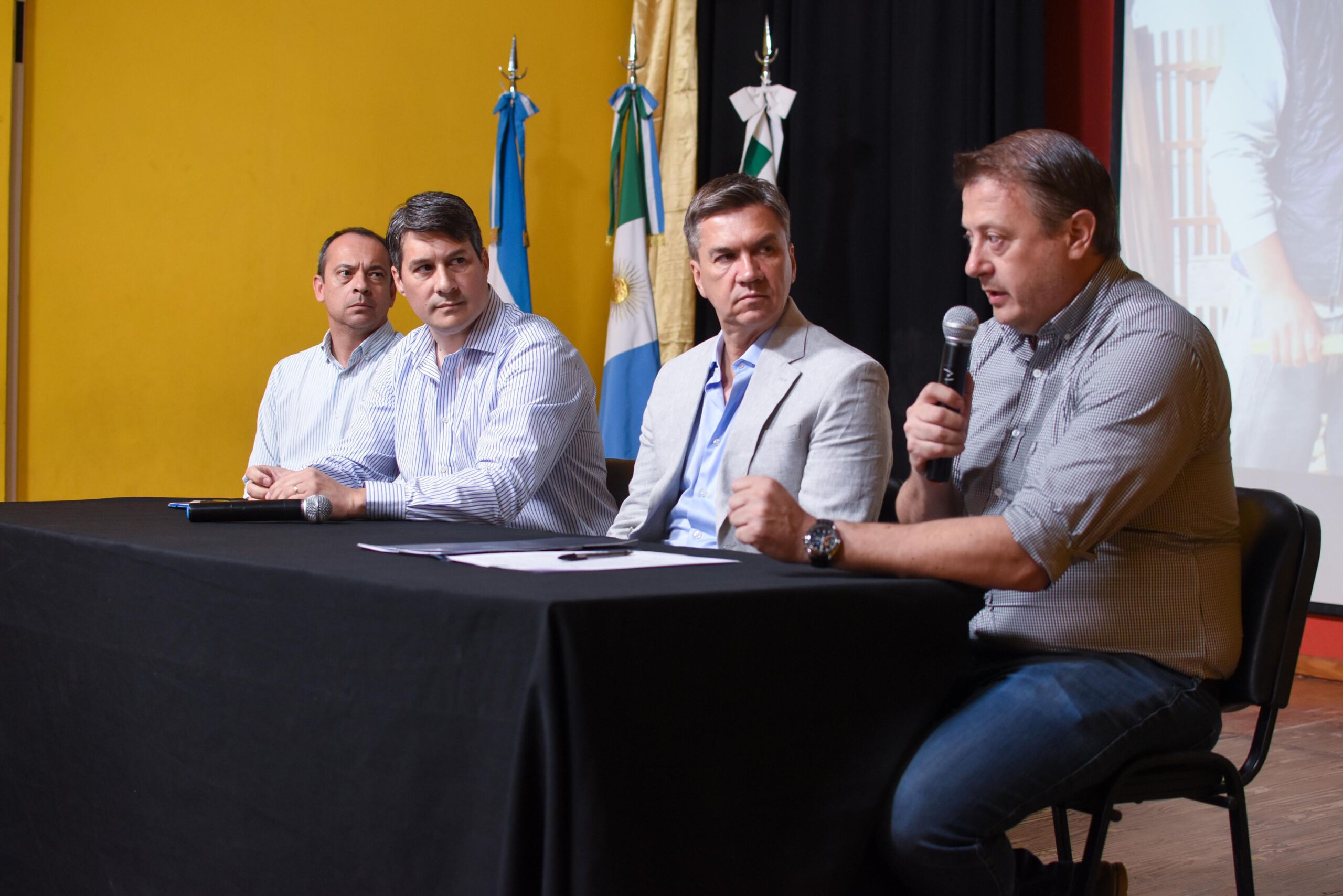 Machagai: el Gobernador Zdero anunció pavimento urbano para la localidad