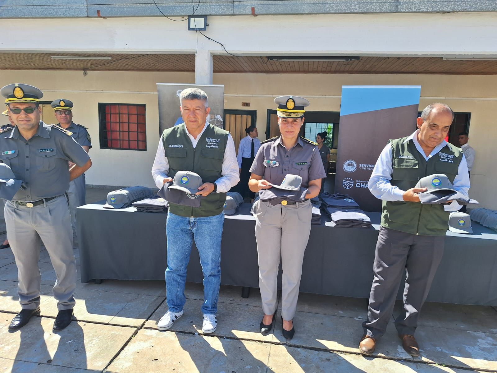 El Gobierno Provincial entregó indumentaria a alumnos del curso de formación para agentes penitenciarios