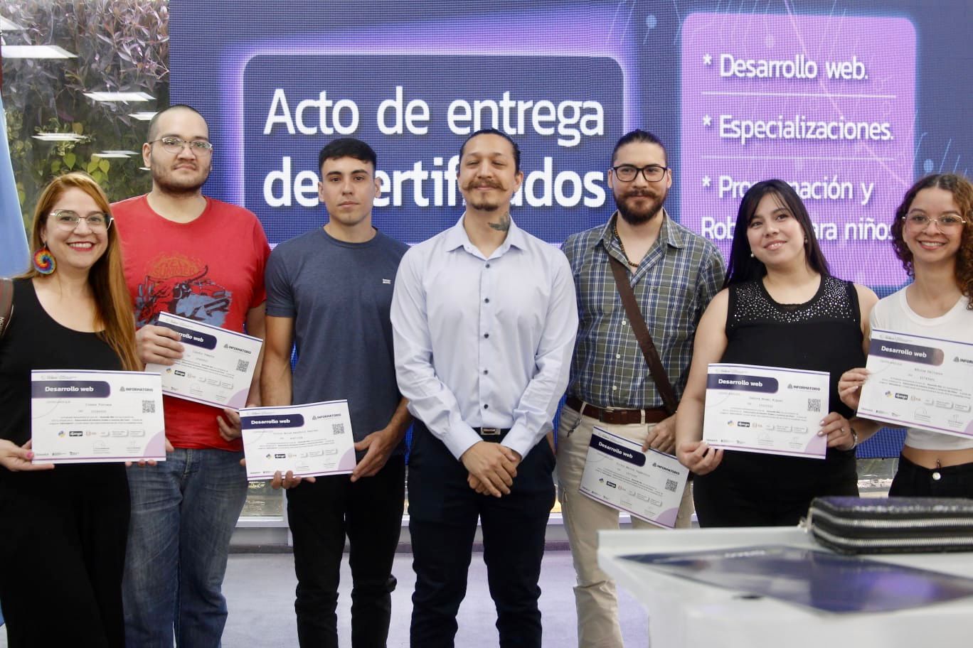 Cursos de Programación y Robótica: el Gobierno Provincial y la UNNE entregaron hoy los certificados a jóvenes y niños
