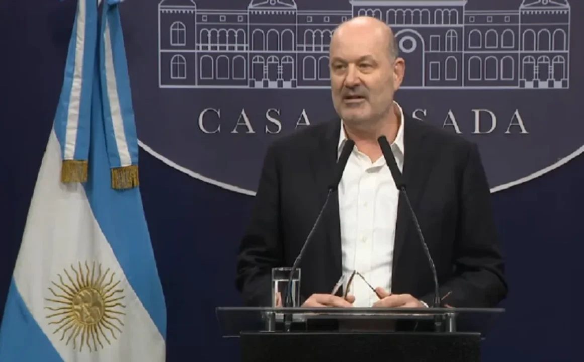 El FMI convocó a Sturzenegger para integrar un programa global de Desregulación del Estado