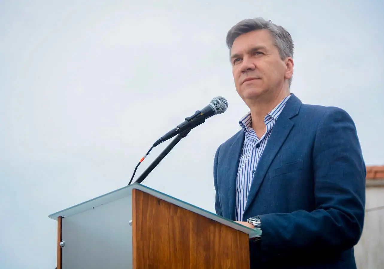 El Gobernador Zdero anunció el pago de sueldos de la Administración Pública