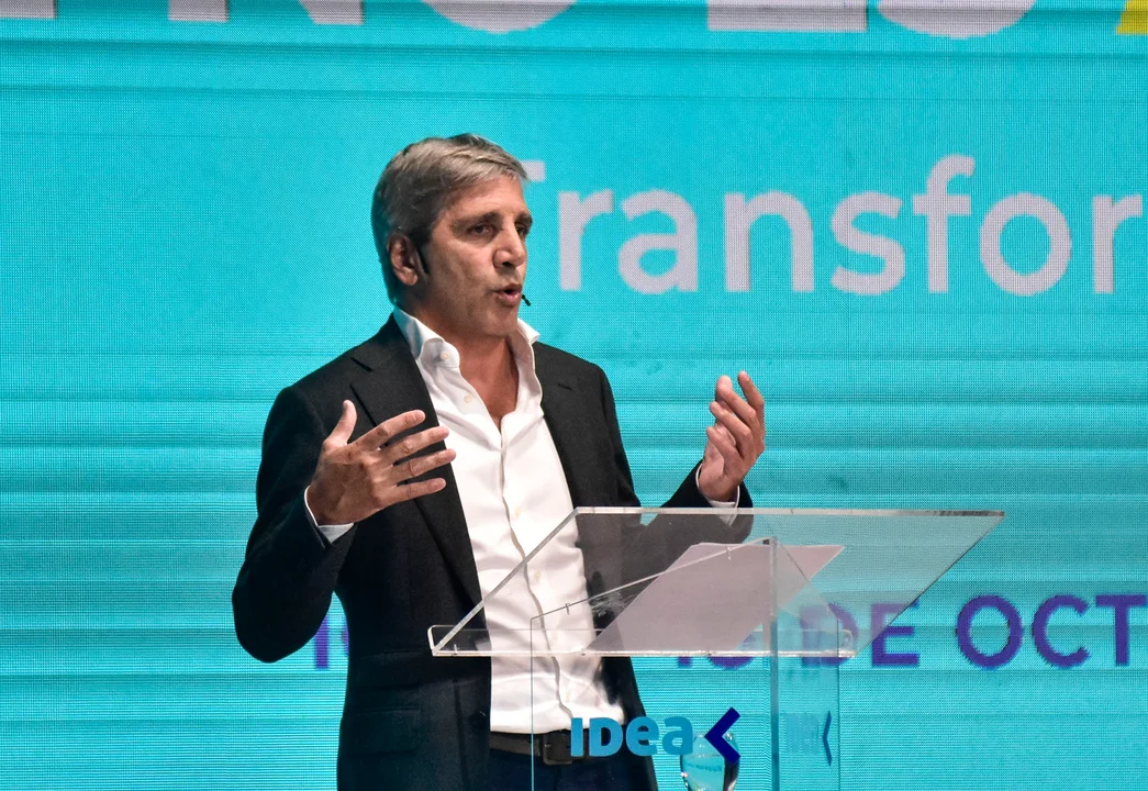 Caputo atacó a intendentes kirchneristas que no eliminaron las tasas municipales ilegales de sus municipios