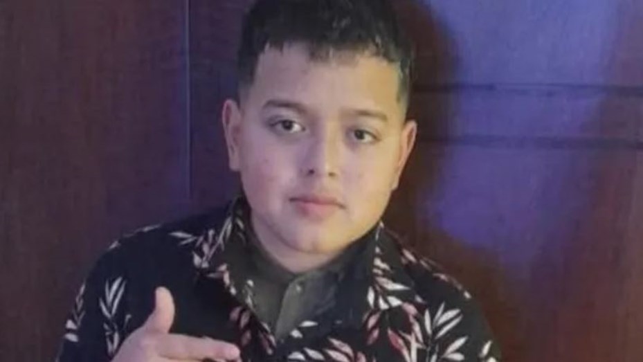 Chico de 14 años que fue baleado mientras cenaba con su familia falleció