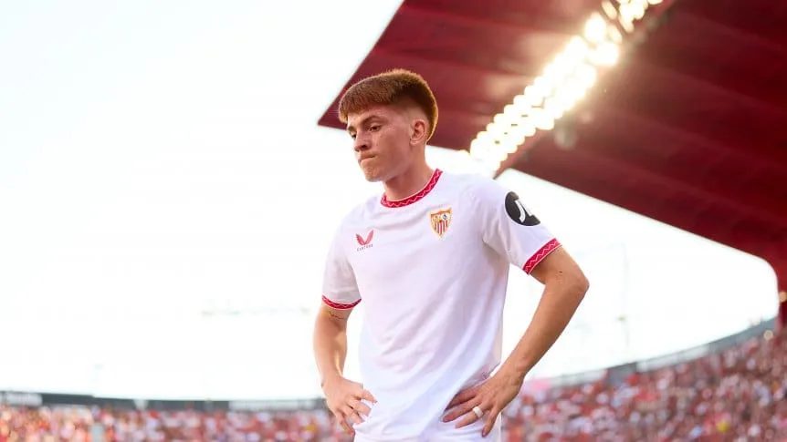 El DT de Sevilla no tuvo filtro con Valentín Barco y explicó por qué ya no lo convoca: “Busca una salida”