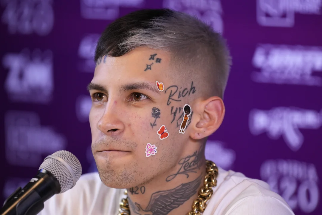 L-Gante será inhabilitado para conducir por manejar usando el celular y no ponerse el cinturón de seguridad