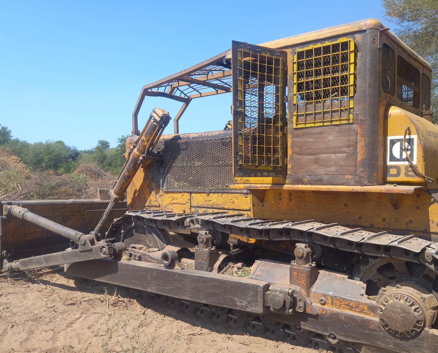 Las Breñas: detienen desmonte ilegal y secuestran topadora