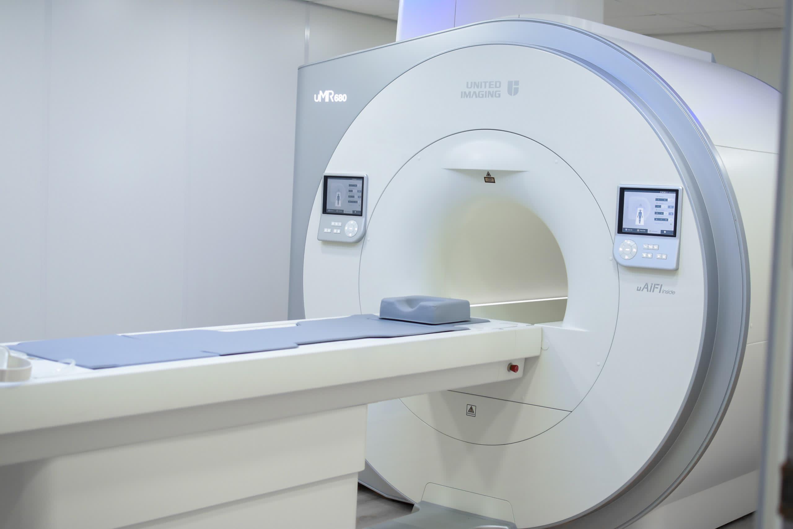 Instituto Consultorio Radiológico Resistencia: el Gobernador Zdero acompañó la habilitación del nuevo equipo de resonancia magnética