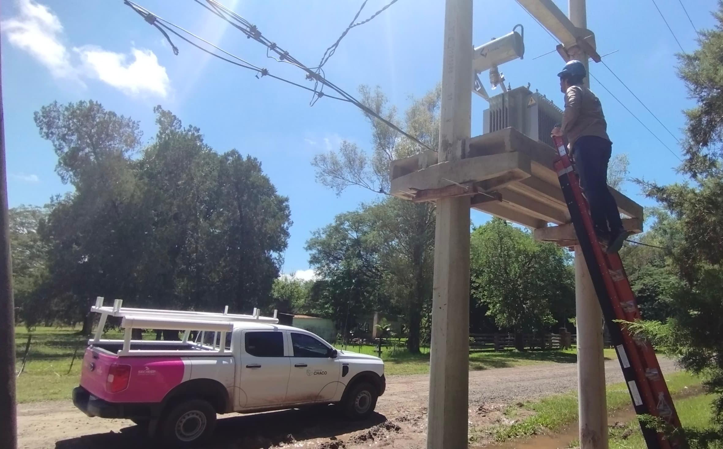 SECHEEP continúa con obras para mejorar el servicio eléctrico en la zona norte de Resistencia