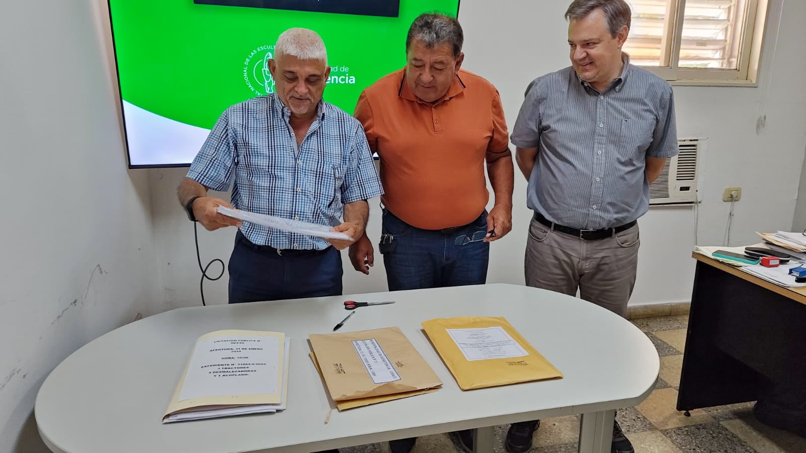 Resistencia comprará tractores, desmalezadoras y un acoplado para reforzar los servicios