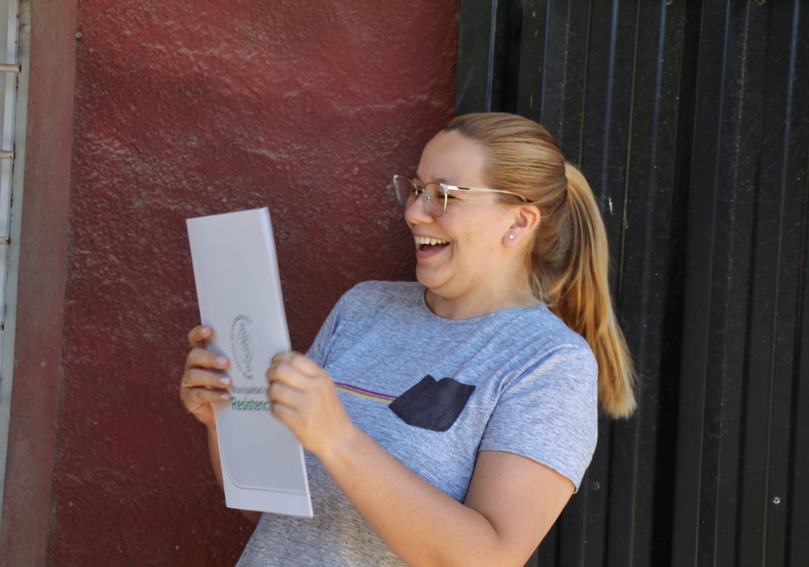 Familias de Resistencia reciben con emoción sus títulos de propiedad tras más de 10 años de espera