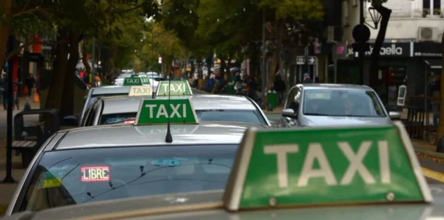 La Plata: un taxista atacó a un chofer de aplicación e intentó robarle el celular