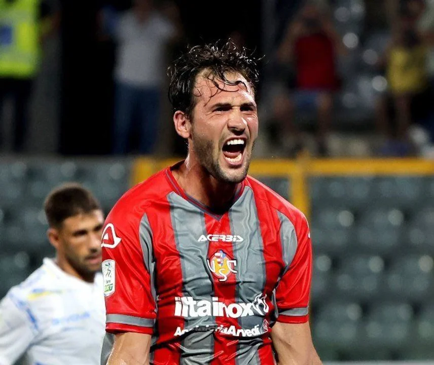 El Mudo Vázquez, acusado de insultos racistas hacia un jugador del Bari