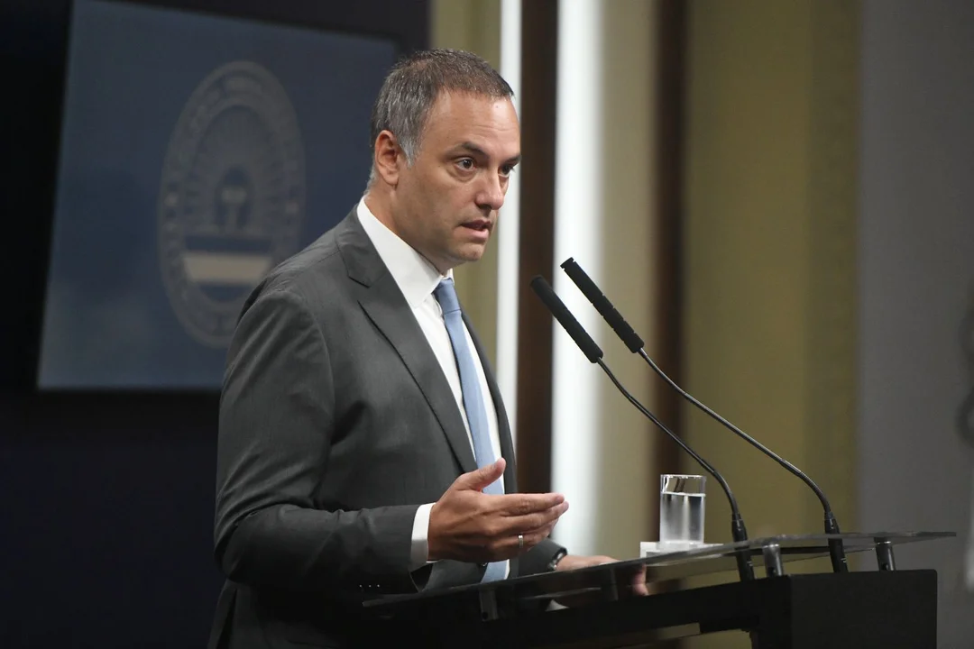 El vocero Manuel Adorni en la escena cripto