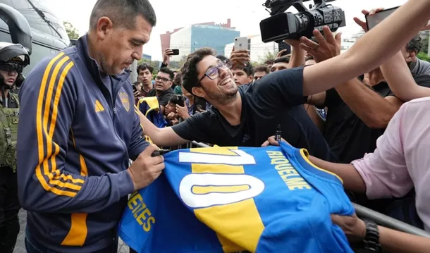 Riquelme entró al vestuario tras la derrota con Alianza Lima: la fuerte crítica a los jugadores de Boca